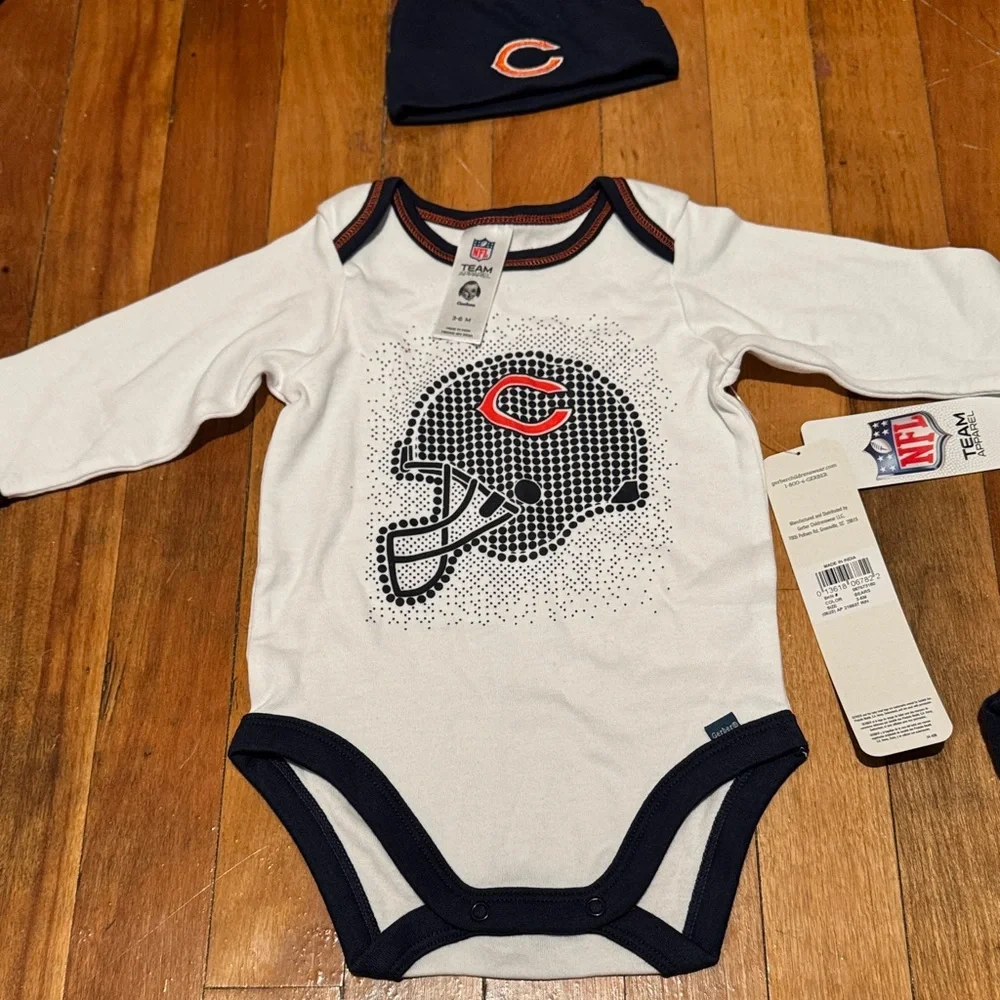 NWT NFL Chicago Bears Footed Pants and Bodysuit Set